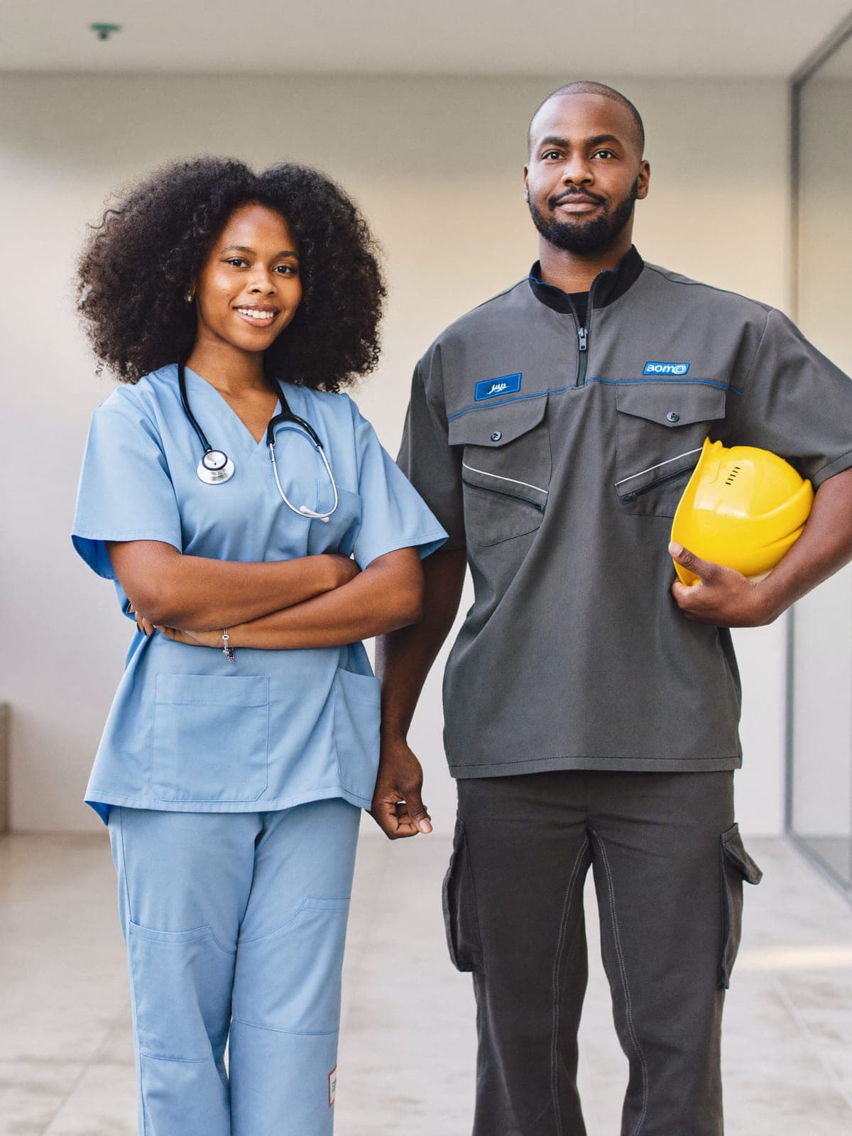 Une infirmière et un technicien africains, prêts pour une carrière qualifiée en Allemagne